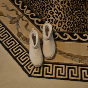 Rouge! Kids Cream Boots